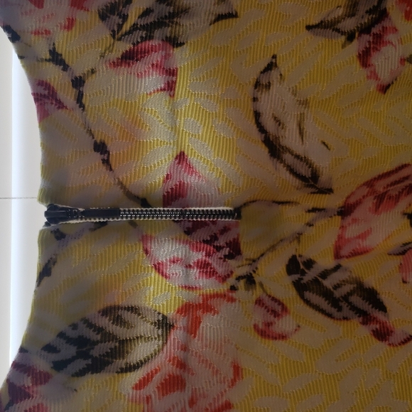 Lemon Rose Florence She Traveled Peplum Top - Picture 6 of 6